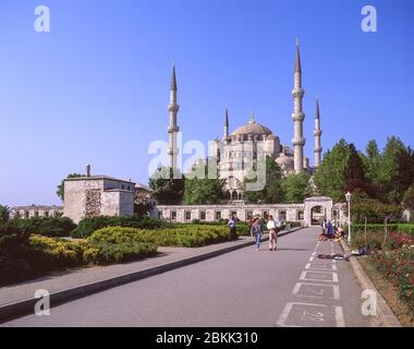 Sultan Ahmed Mosque (Blue Mosque), from Sultan Ahmet Park, Fatih District, Istanbul, Republic of Türkiye Stock Photo