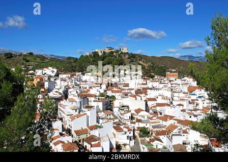 General view of the town with Monda Castle Hotel on the hilltop, Monda, Spain, Malaga Province, Andalucia, Spain, Europe. Stock Photo