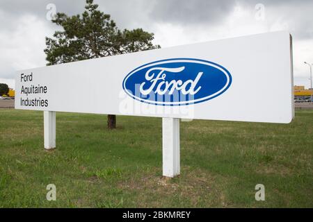 Blanquefort Bordeaux, Aquitaine/ France - 06 14 2018 : Ford Factory car gearbox production Blanquefort announces a social plan, the government wants t Stock Photo