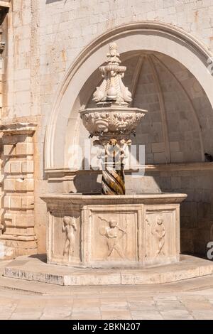 The small Onofrio fountain designed by the Italian architect Onofrio di Giordano della Cava at Stradun, the large street ‘Stradun’ in the Old Town of Stock Photo