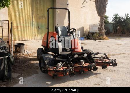 ride on lawnmower Stock Photo