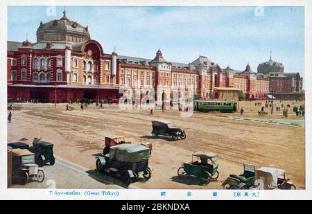 [ 1920s Japan - Tokyo Station ] —   Located in the Marunouchi business district of Tokyo, near the Imperial Palace grounds and the Ginza commercial district, the building was designed by architect Kingo Tatsuno (辰野金吾, 1854–1919) to celebrate Japan’s victory in the Russo-Japanese War.  20th century vintage postcard. Stock Photo