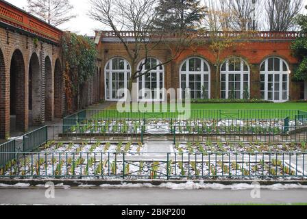Belvedere Restaurant Landscape Green Formal Dutch Garden  Holland Park, Ilchester Pl, Kensington, London Stock Photo