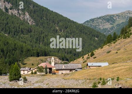 France, Hautes-Alpes (05), Queyras Regional Nature Park, Abries, Col bouchet, the hamlet of Valpr?veyre Stock Photo