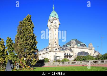 France, Haute Vienne, Limoges, Limoges Benedictins train station inaugurated in 1929 and eclectic masterpiece of regionalist architecture with a mixture of late Art Nouveau, Art Deco and neoclassicism Stock Photo