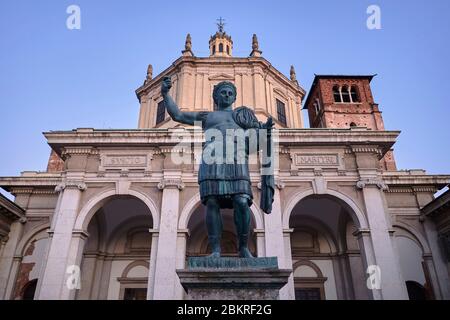 Italy, Lombardy, Milan, Ticinese district, Statue of Emperor Constantine in front of the Basilica Saint Lawrence (Chiesa di San Lorenzo Maggiore) Stock Photo