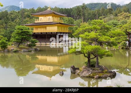 Japan, Honshu Island, Kinki region, Kyoto, Rokuon ji Buddhist temple gilded with fine gold or temple of the Golden Pavilion (Kinkaku ji) listed as World Heritage by UNESCO Stock Photo