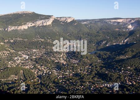 France, Var, Le Revest les eaux, Mont Caume which overlooks the city of Toulon Stock Photo