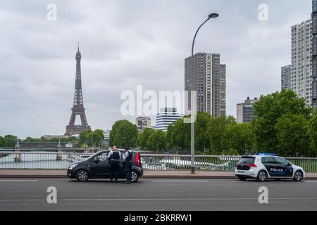 Police control during Coronavirus Lockdown in Paris Stock Photo