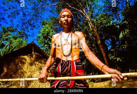 Burma, Myanmar, Karen State, Hpa-An, peasant karen, formerly member of the anti-government guerrillas Stock Photo