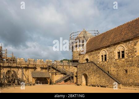 France, Yonne (89), Treigny, castle of Gu?delon, medieval building site Stock Photo