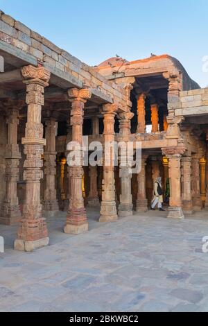 Quwwat ul-Islam Mosque, 1190s, Qutb Minar complex, Delhi, India Stock Photo