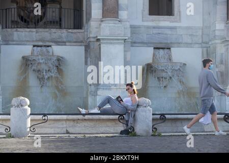 Roma, Italy. 05th May, 2020. A girl reads a book by Gabriel Garcia Marquez at sunset on the edge of Acqua Paola Fountain, also called 'Fontanone' (Photo by Matteo Nardone/Pacific Press) Credit: Pacific Press Agency/Alamy Live News Stock Photo