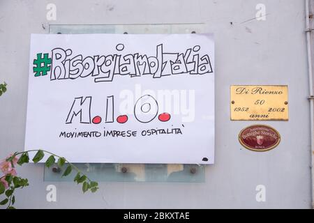 Roma, Italy. 05th May, 2020. Banner of an italian restaurant in Piazza della Rotonda in Rome (Photo by Matteo Nardone/Pacific Press) Credit: Pacific Press Agency/Alamy Live News Stock Photo