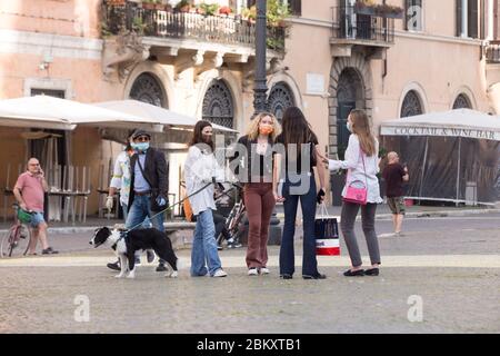 Roma, Italy. 05th May, 2020. Girls talk in Piazza Navona in Rome, in second day of Phase 2 of Covid-19, May 5, 2020 (Photo by Matteo Nardone/Pacific Press) Credit: Pacific Press Agency/Alamy Live News Stock Photo