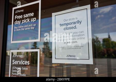 A temporary closure notice is seen at the entrance to a closed JCPenney store in Tigard, a suburb in the Portland metro area in Oregon. Stock Photo