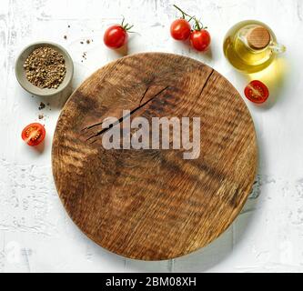empty round wooden cutting board on white table, top view Stock Photo