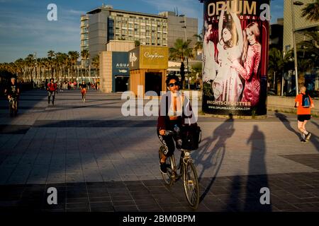 Barcelona, Spain. 06th May, 2020. May 6, 2020, Barcelona, Catalonia, Spain - Early in the morning a woman is cycling along Barcelona's seafront. De-escalation measures on the coronavirus confinement allow the Spaniards to go out for a walk or do sports a few hours a day following certain schedules, today Spanish Congress votes on new extension to state of alarm.Jordi Boixareu/Alamy Live News Stock Photo