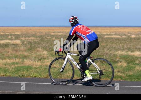 Southport, Merseyside.   UK Weather.  6th May, 2020.  Summer sunshine on a spring day in the resort as local residents take light exercise under coronavirus rules on the Ribble Estuary RSPB reserve coastal path.  Credit: MediaWorldImages/AlamyLive News. Stock Photo