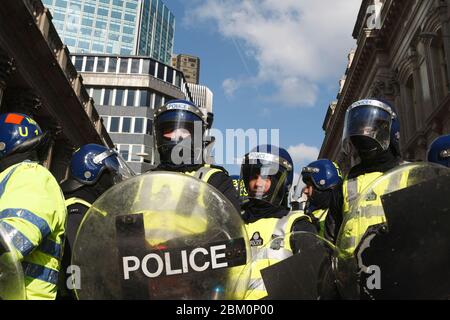 Anti G20 protests, police in riot gear Treadneedle street, City of London, UK.  1 Apr 2009 Stock Photo