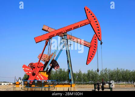 Beam pumping unit, also called a crank balanced beam pumping unit, the beam pumping unit, refers to the beam, through linkage reversing, crank weight Stock Photo