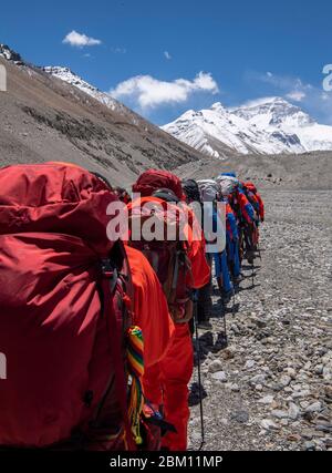 Mt. Everest, Tibet. 06th May, 2020. Climbers and surveyors hike toward a higher spot on their journey to the summit of Mount Qomolangma  (Mt. Everest) after setting out from a base camp at the peak in southwest China's Tibet Autonomous Region on May 6, 2020. A team of over 30 Chinese surveyors left the base camp at Mount Qomolangma  (Mt. Everest) for a higher spot on its journey to the peak Wednesday, as part of the country's mission to remeasure the height of the world's highest mountain. Credit: Xinhua/Alamy Live News Stock Photo