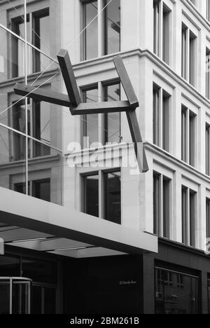 Joel Shapiro Verge Sculpture Stone Architecture Glass Modern Elevation Facade Pattern 23 Savile Row, London, W1S 2ET by Eric Parry Architects Stock Photo