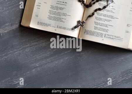 Bible in spanish and a rosary Stock Photo