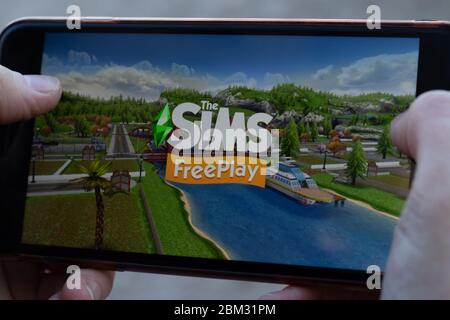 Ivanovsk, Russia - June 26, 2019: The Sims FreePlay app on the display of  smartphone or tablet Stock Photo - Alamy