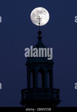 Loughborough, Leicestershire, UK. 6th May 2020. UK Weather. The last supermoon of the year, known as a Flower Moon rises behind the Carillon which was built as a war memorial in 1923. Credit Darren Staples/Alamy Live News. Stock Photo