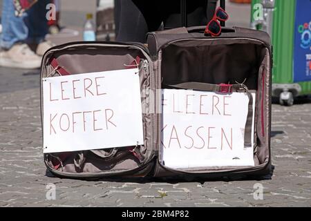 Empty travel bag with inscription empty suitcase, empty cash register, protest of the travel industry against corona closures on the Bremen market squ Stock Photo