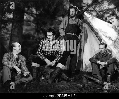 Director MICHAEL POWELL LAURENCE OLIVIER ANTON WALBROOK and LESLIE HOWARD on set posed publicity still for 49TH PARALLEL 1941 original story and screenplay EMERIC PRESSBURGER Ortus Films / General Film Distributors (GFD) Stock Photo