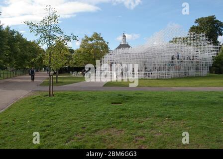 Summer Pavilion Serpentine Galleries Serpentine Pavilion 2013, Kensington Gardens, London, W2 3XA by Sou Fujimoto Stock Photo