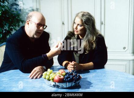 Ein Fall für Zwei, Krimiserie, Folge: Zyankali, Deutschland 1989, Darsteller: Gerd Haucke, Grazyna Dylong. A Case for Two, TV crime series, Episode: Potassium Cyanide, Germany 1989, Cast: Gerd Haucke, Grazyna Dylong Stock Photo