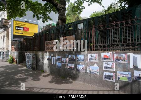 Ein Transparent 'Sternbrücke bleibt' als Zeichen des Protests gegen den geplanten Abriss und Neubau der Sternbrücke in der Sternschanze. Hamburg, 05.0 Stock Photo