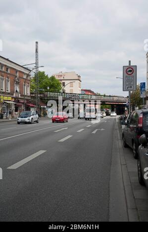 Ein Transparent 'Sternbrücke bleibt' als Zeichen des Protests gegen den geplanten Abriss und Neubau der Sternbrücke in der Sternschanze. Hamburg, 05.0 Stock Photo