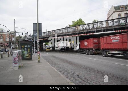 Ein Transparent 'Sternbrücke bleibt' als Zeichen des Protests gegen den geplanten Abriss und Neubau der Sternbrücke in der Sternschanze. Hamburg, 05.0 Stock Photo