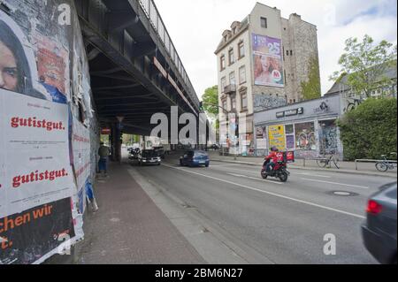 Ein Transparent 'Sternbrücke bleibt' als Zeichen des Protests gegen den geplanten Abriss und Neubau der Sternbrücke in der Sternschanze. Hamburg, 05.0 Stock Photo