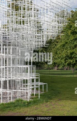 Summer Pavilion Serpentine Galleries Serpentine Pavilion 2013, Kensington Gardens, London, W2 3XA by Sou Fujimoto Stock Photo