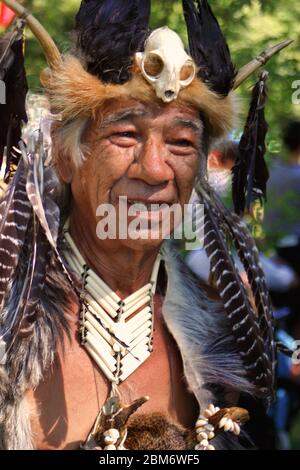 Canada, Ontario Native aboriginal Indian Chief of the Huron Tribe at Pow-Wow in MIdland Ontario Stock Photo