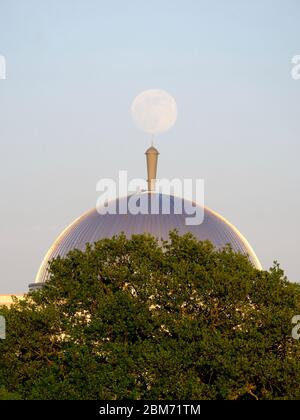 This year's final Supermoon of 2020 rose on 6th May.  Seen here behind the Baitul Futuh mosque in SW London.  May's moon is known as the Flower Moon. Stock Photo