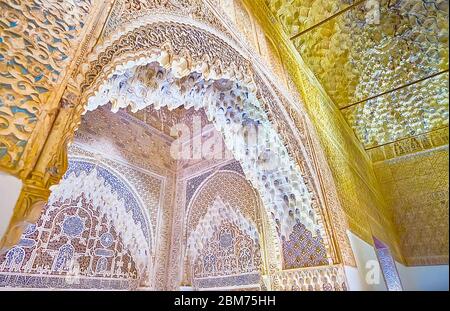 GRANADA, SPAIN - SEPTEMBER 25, 2019: The complex plaster arch with mocarabe and fine sebka carvings separates the Hall of Aljimeces and Daraxa's Mirad Stock Photo