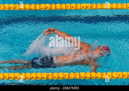 Aaron Peirsol (USA) competing in the Men's 100m backstroke heats. 2004 Olympic Summer Games, Athens, Greece. August 15, 2004 Stock Photo