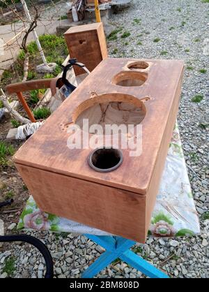 Case of the Acoustic vintage system amphiton 35ac-018 during restoration. Grinding and painting. Stock Photo