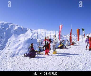 Skiers relaxing on mountain top, St.Anton (Sankt Anton am Arlberg), Tyrol, Austria Stock Photo