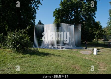 White Summer House Pavilion Serpentine Galleries Serpentine Pavilion 2016, Kensington Gardens, London, W2 3XA by Asif Khan Stock Photo