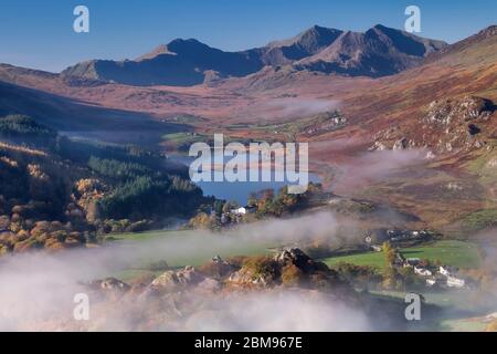 Mist & Fog clearing from Llynnau Mymbyr below the Snowdon Horseshoe, Dyffryn Mymbyr, Capel Curig, Snowdonia National Park, North Wales, UK Stock Photo