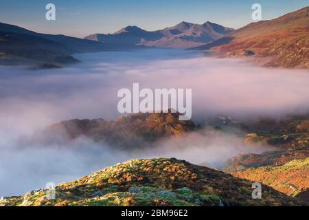 Looking to Mount Snowdon overt the Pinnacles & Dyffryn Mymbyr shrouded in Fog, Capel Curig, Snowdonia National Park, North Wales, UK Stock Photo