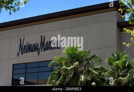 Orlando, United States. 07th May, 2020. A Neiman Marcus store is seen at Mall at Millenia on the day the company filed Chapter 11 bankruptcy. The luxury retailer is the first major department store group to file for bankruptcy protection during the coronavirus pandemic. Credit: SOPA Images Limited/Alamy Live News Stock Photo