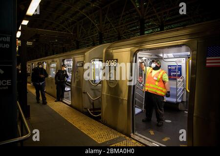 Geneva, USA. 6th May, 2020. A worker disinfects a train at a subway station in the Brooklyn borough of New York City, the United States, May 6, 2020. Credit: Michael Nagle/Xinhua/Alamy Live News Stock Photo